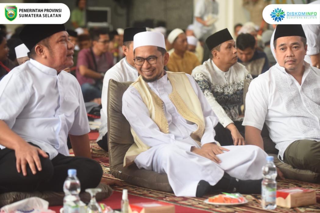 HDCU Hadiri Kajian "Satu Hari Bersama Al-Qur'an" Bersama Ustadz Adi Hidayat di Masjid Agung Palembang
