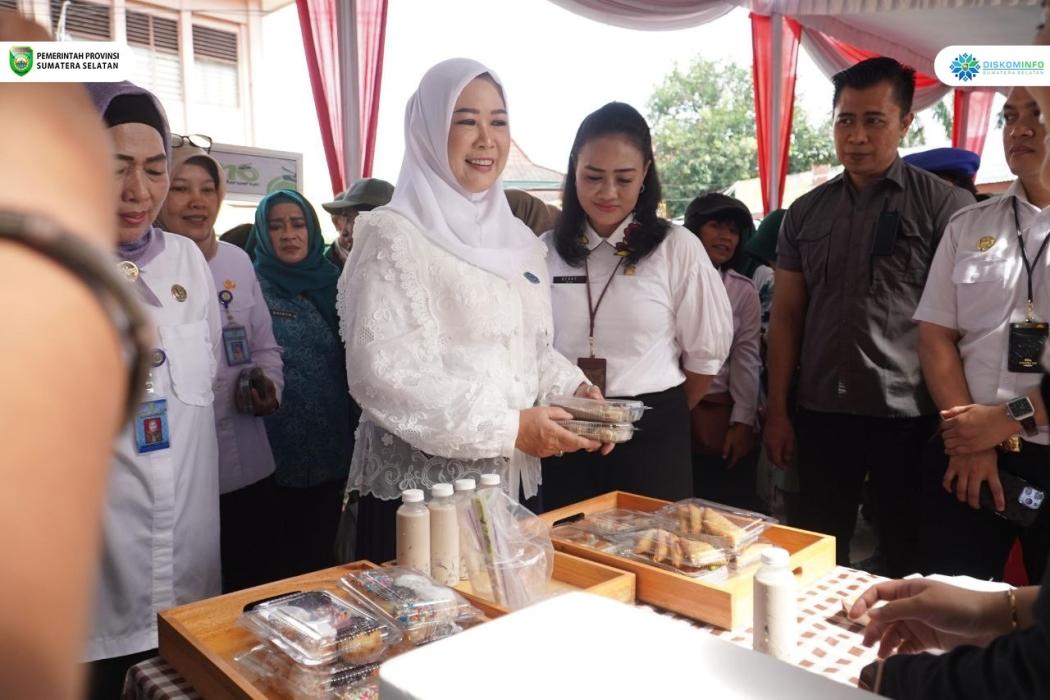 Feby Deru Tinjau Pasar Murah Hari Jadi Sumsel Ke-79, Pastikan Kualitas Produk Dengan Harga Lebih Murah
