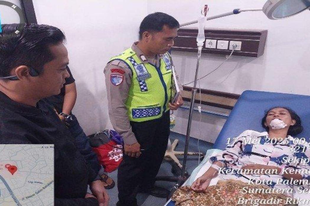 ambulans-tabrakan-dengan-truk-fuso-di-jalintim-palembang-betung-tiga-orang-alami-luka-serius