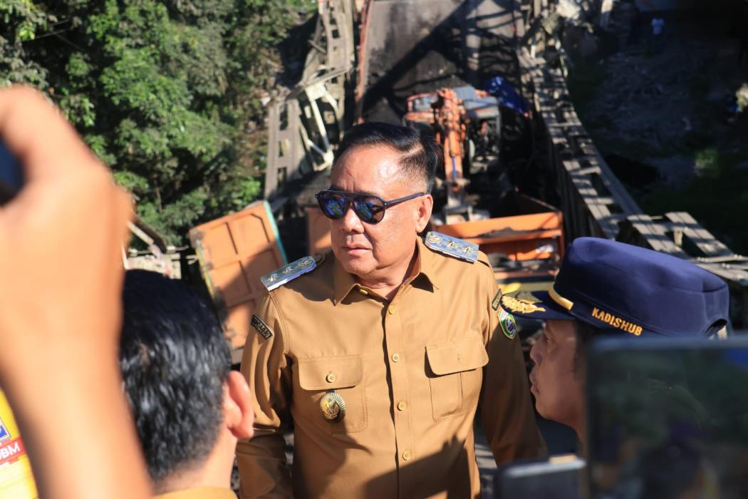 jembatan-muara-lawai-ambruk-wagub-sumsel-ultimatum-tambang-setahun-harus-buat-jalan-sendiri