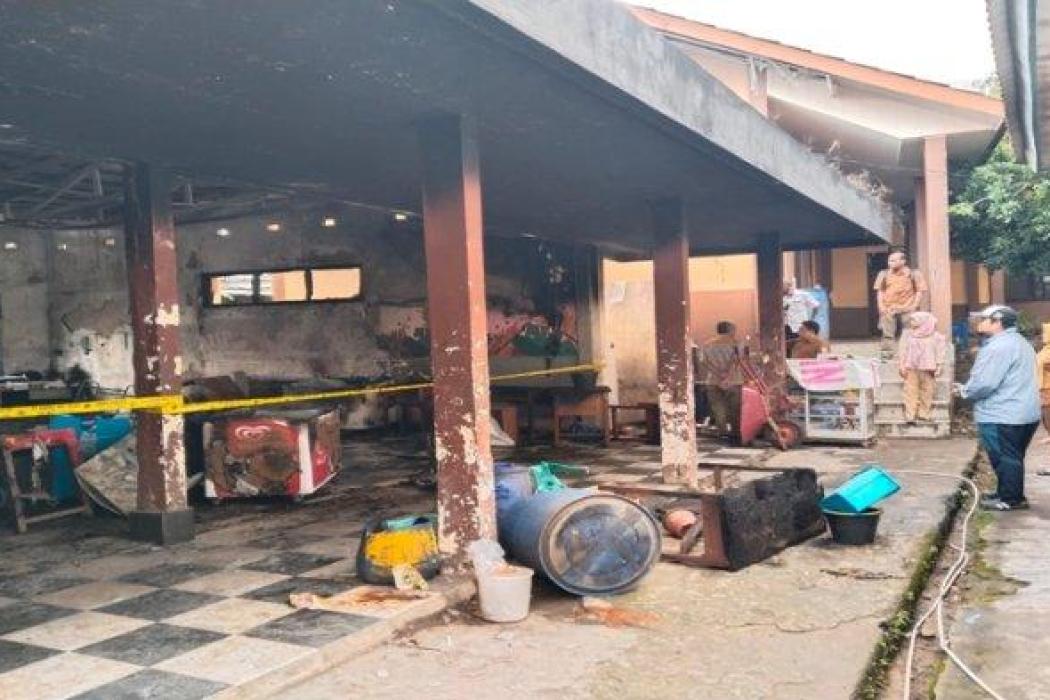 Kebakaran di SMPN 4 Palembang, Kantin Hangus Terbakar Diduga Akibat Konsleting Listrik