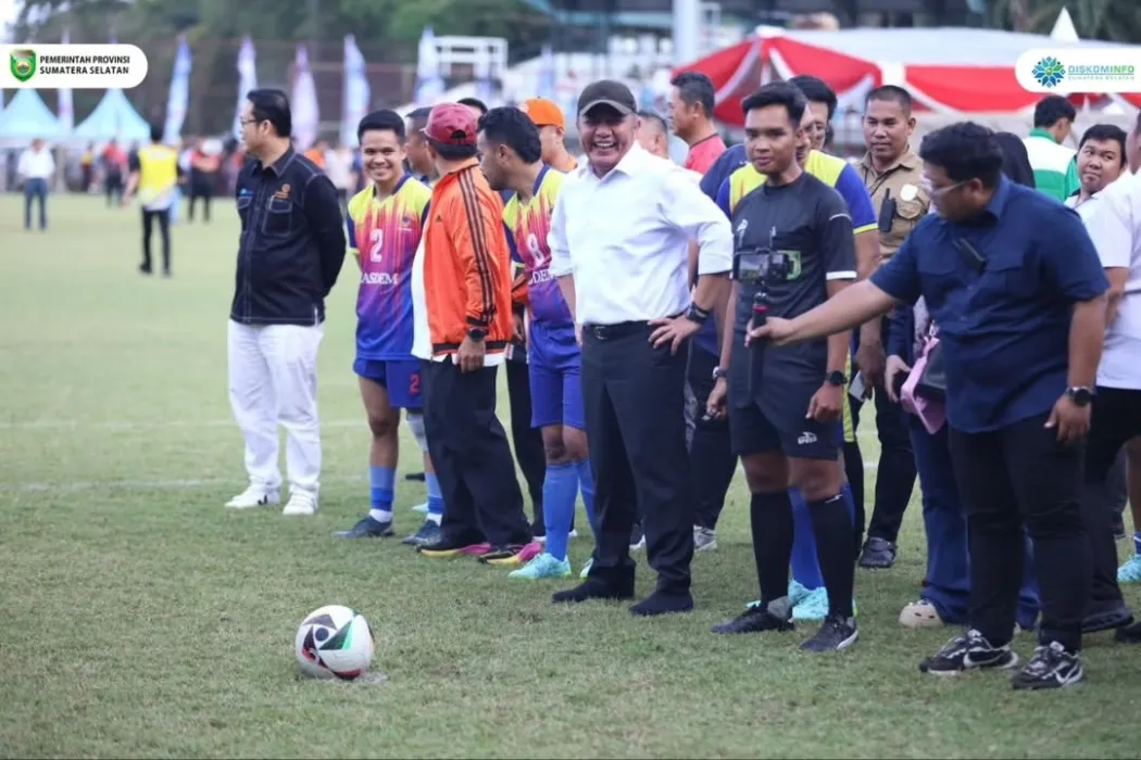 gubernur-hd-jadikan-turnamen-sepak-bola-antar-partai-momen-ukhuwah-kompak-sesama-insan-politik