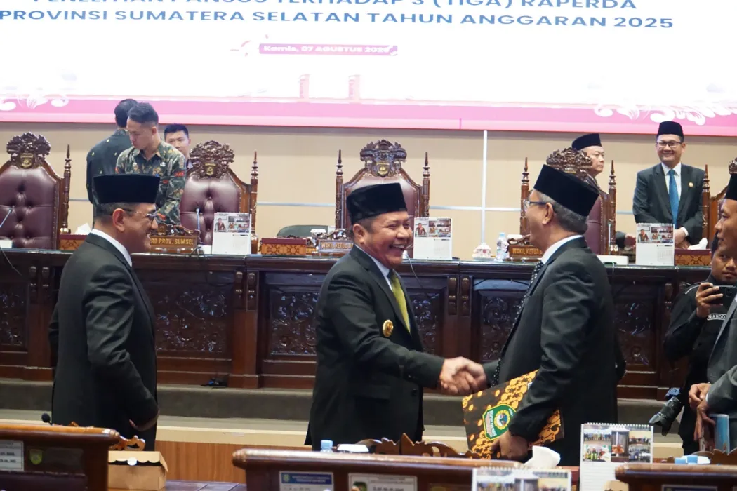 DPRD Sumsel Setujui Tiga Raperda 2025, Herman Deru Harap Jadi Pedoman Pembangunan Demi Terwujudnya Sumsel Maju Terus Untuk Semua