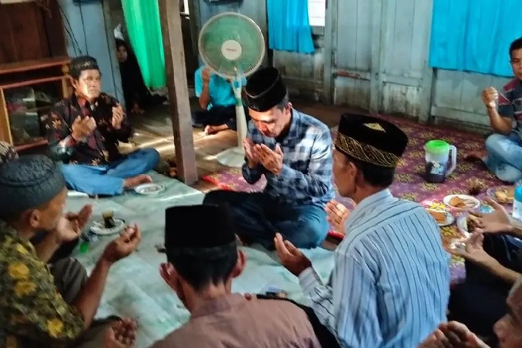 usai-viral-digerebek-warga-lakukan-tindakan-asusila-dengan-gadis-17-tahun-kades-di-ogan-ilir-resmi-dinikahkan