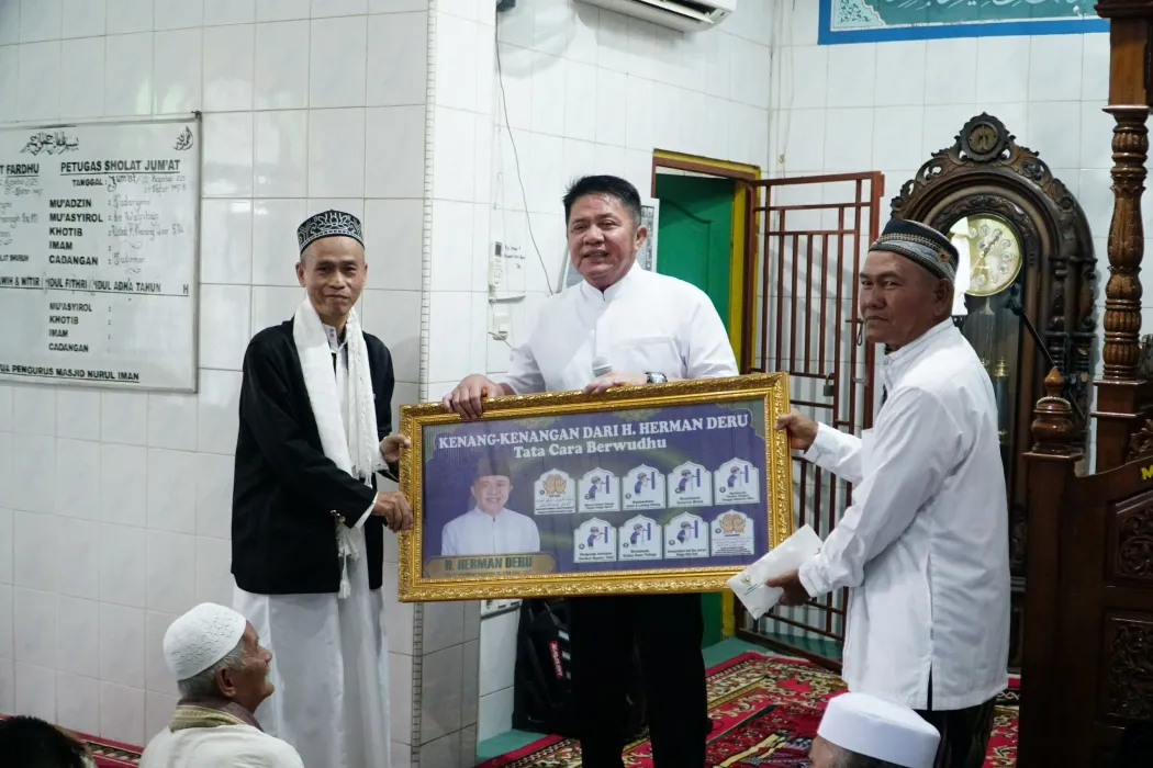 Safari Jum'at Gubernur HD di Masjid Nurul Iman, Ingatkan Jaga Lingkungan dan Antisipasi Karhutla