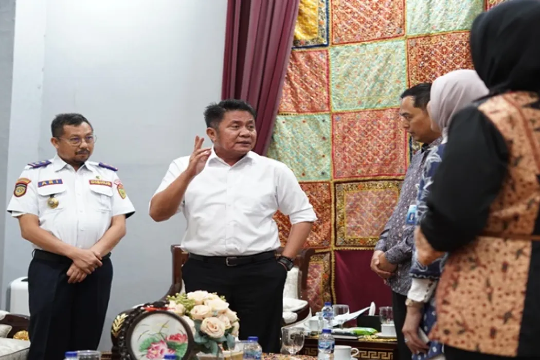 gubernur-herman-deru-minta-penerbangan-garuda-indonesia-di-bandara-smb-ii-ditambah