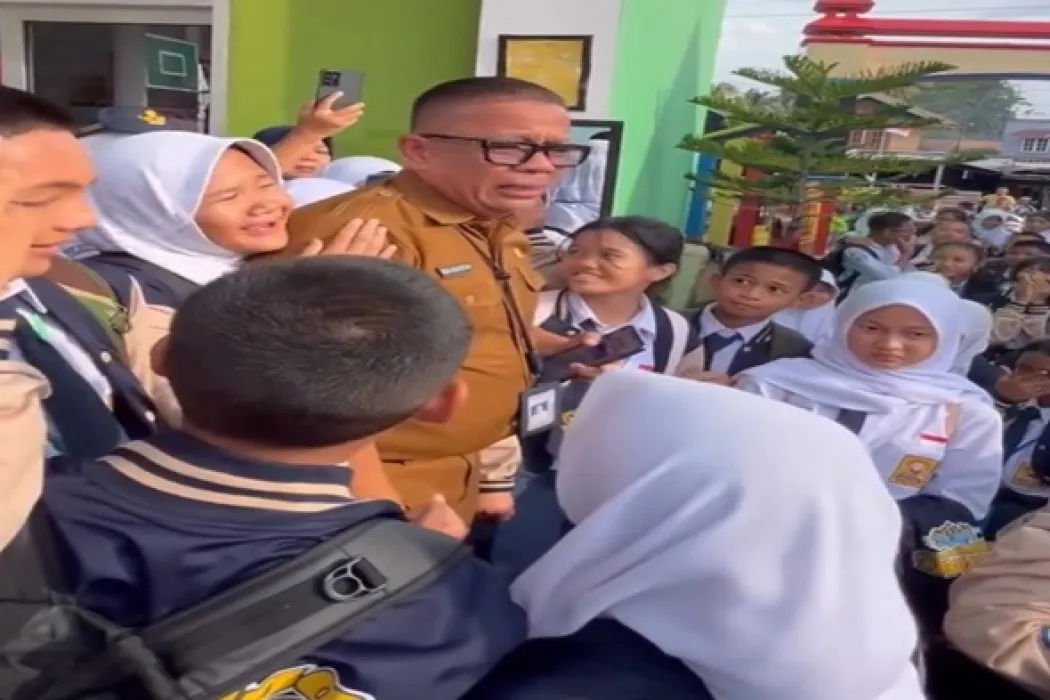 Viral Kepala Sekolah SMPN 1 Prabumulih Dicopot Mendadak, Diduga Gegara Tegur Anak Walikota Bawa Mobil ke Sekolah