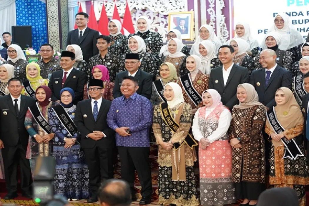 siapkan-generasi-emas-2045-herman-deru-kukuhkan-bunda-paud-provinsi-dan-11-kabupatenkota