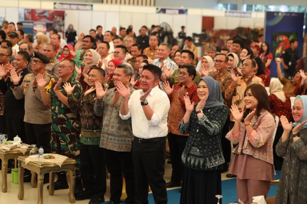 gubernur-herman-deru-dorong-kreativitas-dan-kebanggaan-terhadap-wastra-sumsel