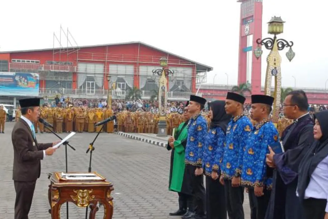 wali-kota-ratu-dewa-resmi-lantik-1560-asn-dan-pppk-palembang-di-bkb