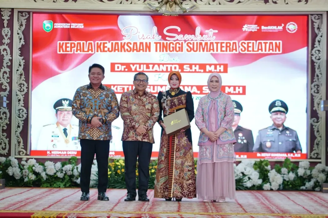 Penuh Keakraban, Herman Deru Sambut Kajati Baru Dr. Ketut Sumedana dan Lepas Dr. Yulianto ke Badiklat Kejaksaan RI