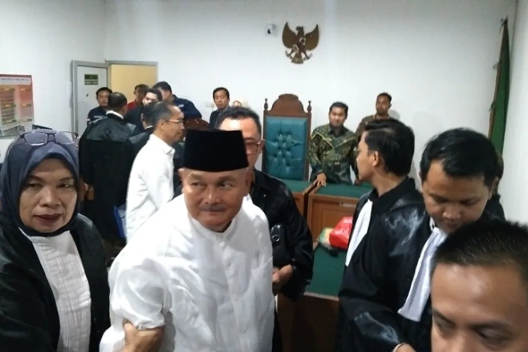 Jalani Sidang Perdana Kasus Pasar Cinde, Alex Noerdin Ajukan Eksepsi