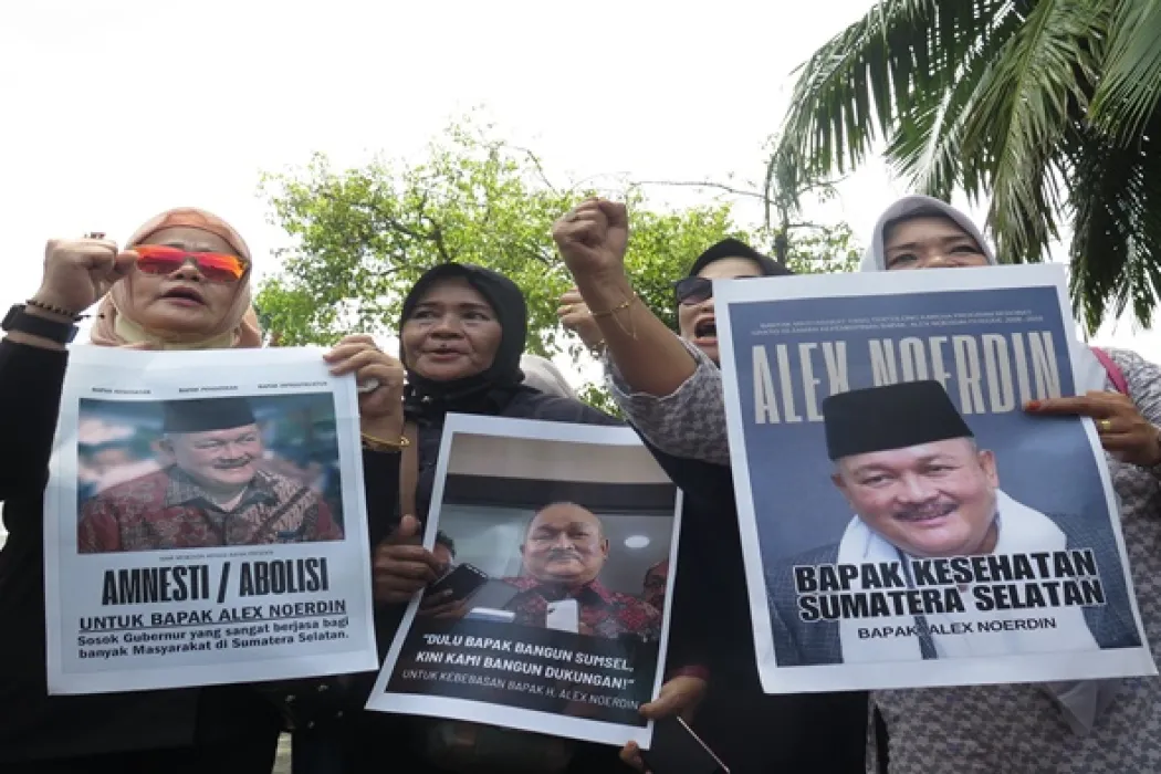 Sejumlah Emak-emak Beri Dukungan untuk Alex Noerdin, Harap Presiden Berikan Amnesti untuk Eks Gubernur Sumsel